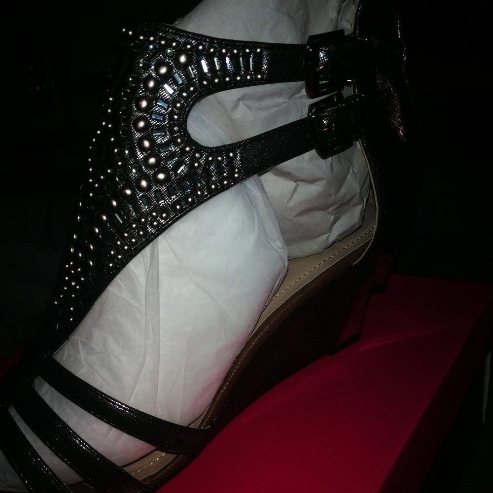 Shoes - Picture 4 of 7
